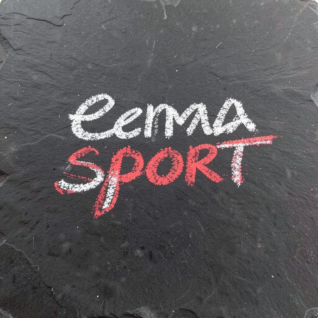 Тебеширена скица на спортна тема върху тъмна плоча, в приглушени тонове